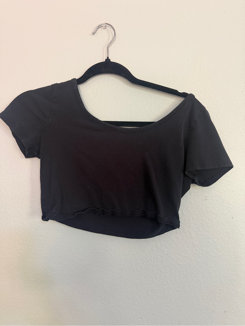 Forever 21 Black Cropped Scoop Neck Tee